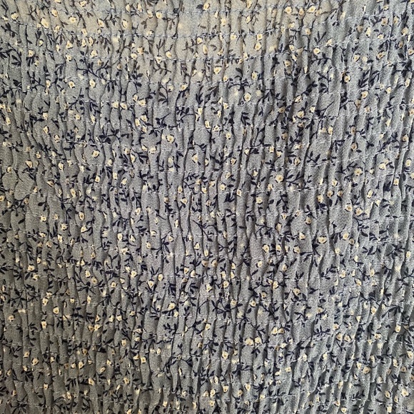 Blue dainty floral off shoulder crop top with tie - Picture 5 of 6